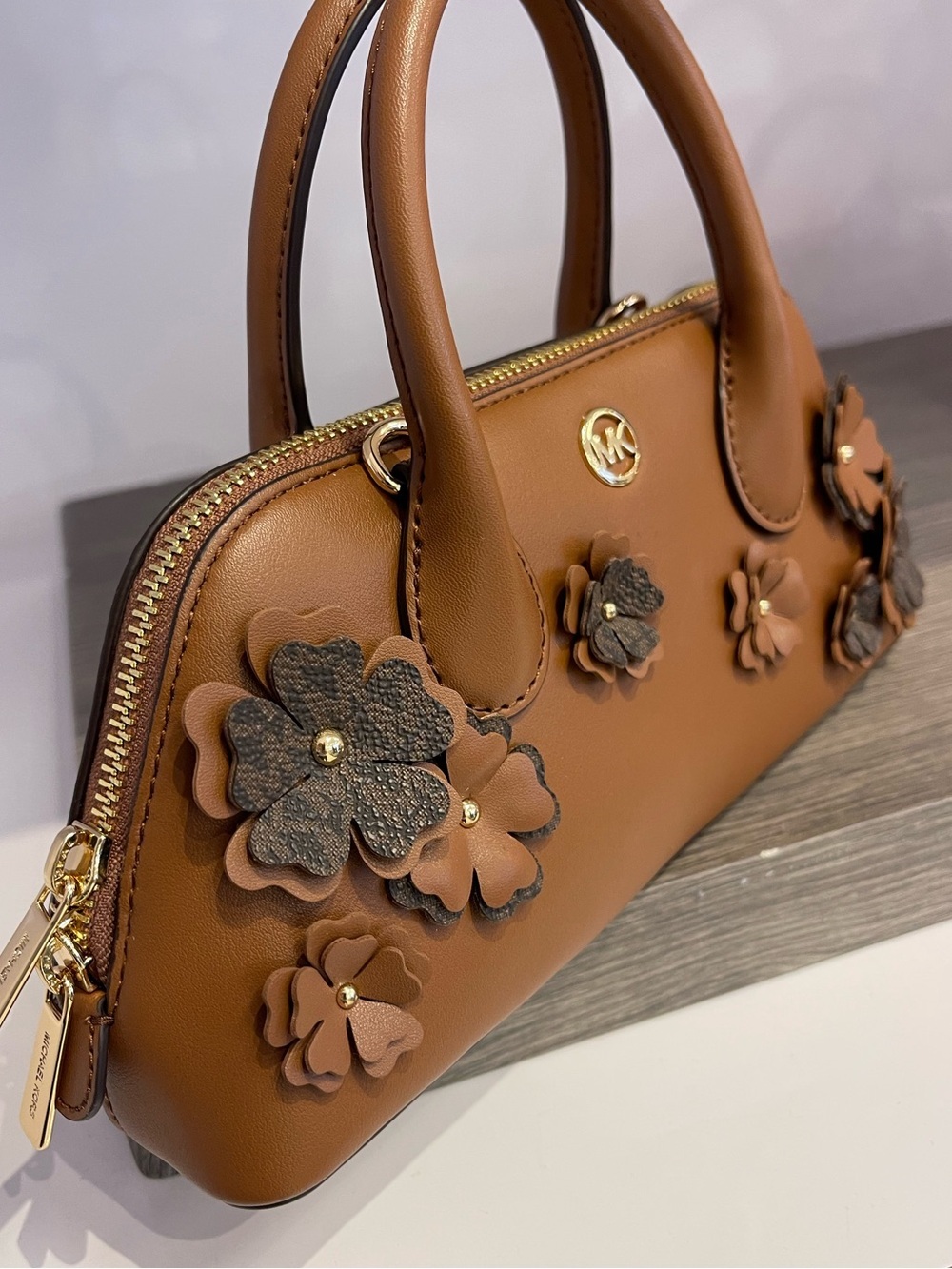MICHAEL KORS Petra Sm Signature Logo Floral Embellished Crossbody
Luggage
NWT - Picture 4 of 15